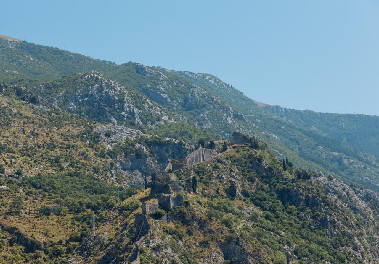 Berge Apartments Kotor Buitenkant foto